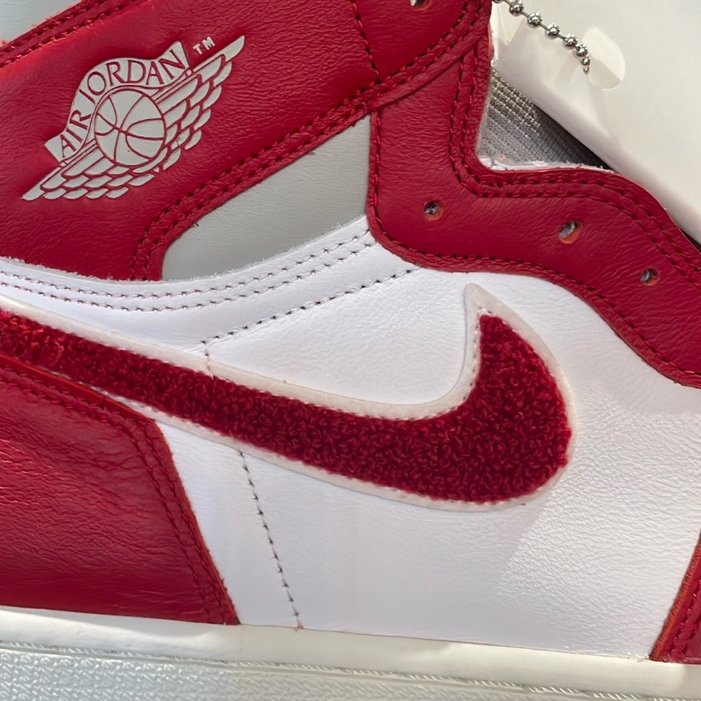 “HOST PICK”Nike Air Red and White High-Top Sneakers Air Jordan’s NWT - Picture 4 of 12